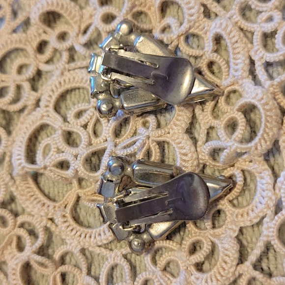 Vintage Clip rhinestone earrings - Picture 2 of 2